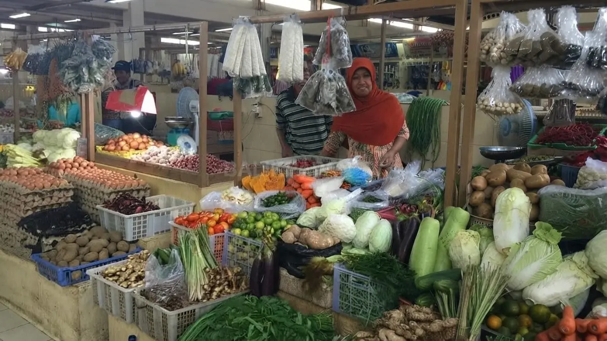 Pantauan harga pangan pokok di Pasar Sanggam Adji Dilayas, Berau, Senin 12 Oktober 2026.