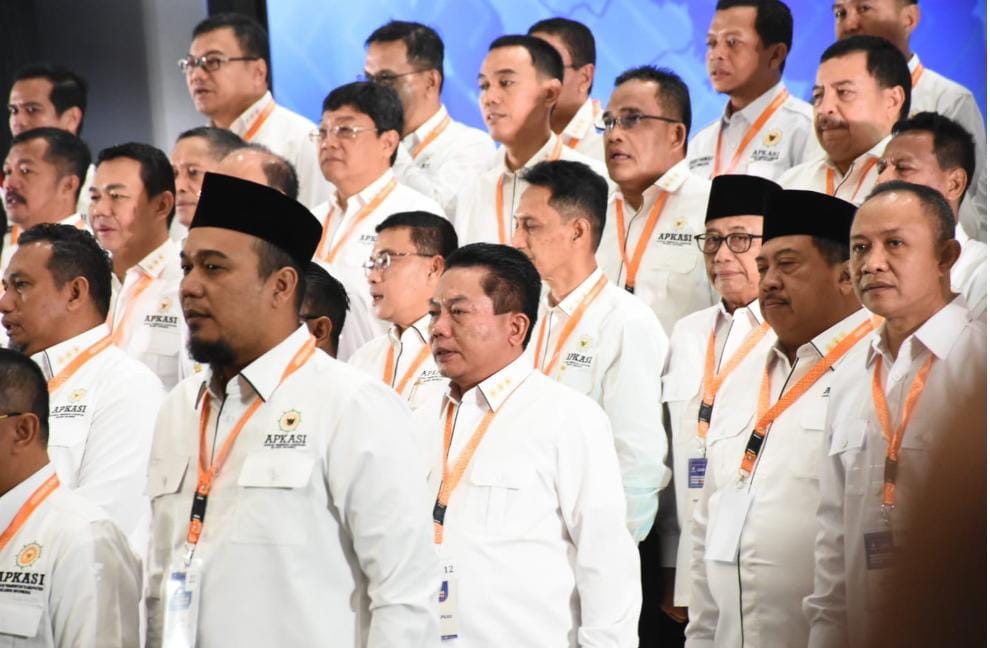 Bupati Kapuas HM Wiyatno mengikuti pengukuhkan pengurus APKASI, Kamis (17/9).