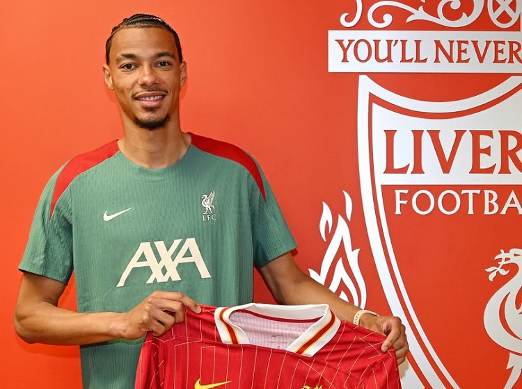 Liverpool resmi memperkenalkan penyerang baru, Hugo Ekitike, ke publik melalui media sosial klub. (Sumber: Instagram @liverpoolfc)