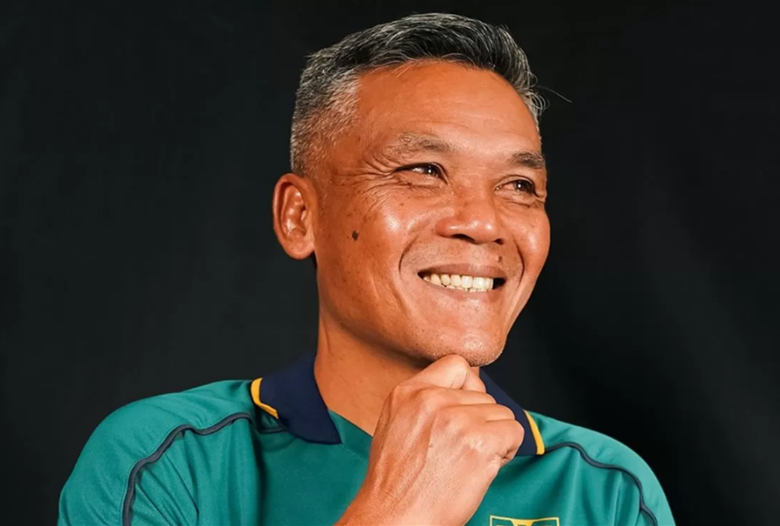 Hendro Susilo jadi satu-satunya pelatih lokal yang akan berjuang di Super League 2025/2026. (Media Malut United)