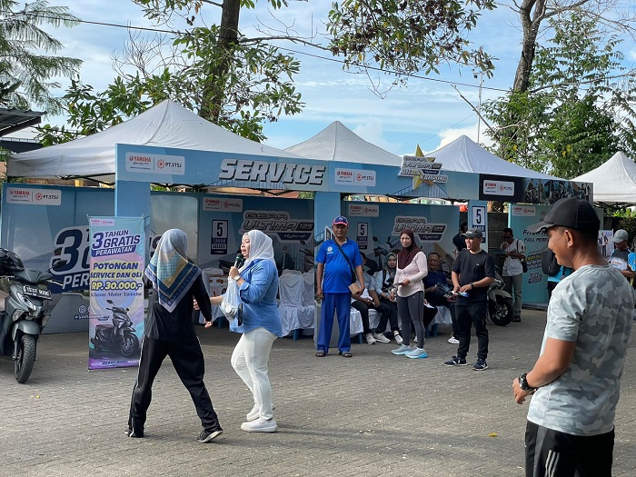 SERU: Yamaha Kalselteng menyapa dan menyentuh hati masyarakat melalui program inspiratif bertajuk &ldquo;Attack Kampung&rdquo; sukses digelar di Komplek Idaman State, Jalan Gt Manggis, Banjarbaru, Jumat (4/7)