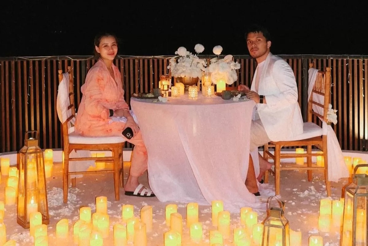 Thariq Halilintar dan Aaliyah Massaid merayakan anniversary pernikahan yang pertama.