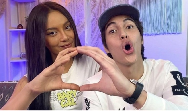 Foto lama El Rumi bersama Erika Carlina