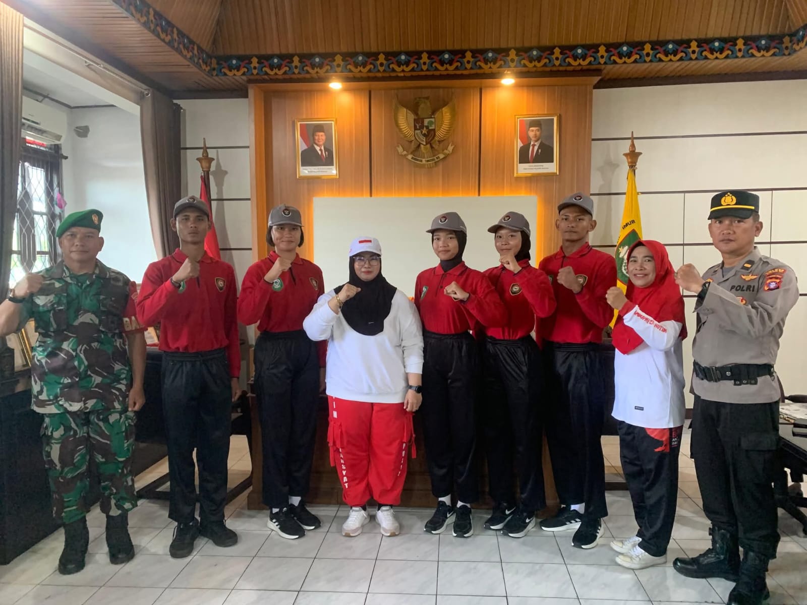 Wakil Bupati Kotim Irawati saat menerima lima pelajar kotim yang tembus sebagai calon Paskibraka provinsi, Jumat (1/8/2025).