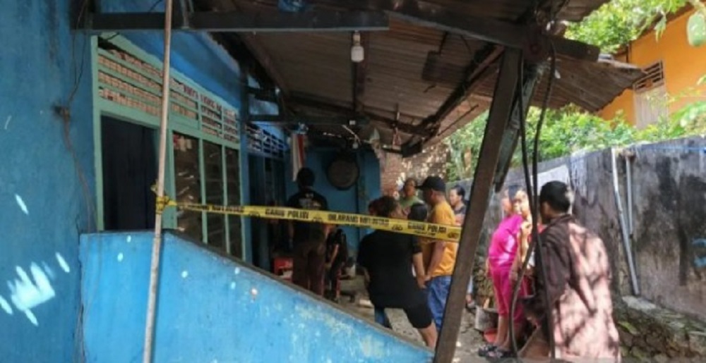 TKP pembunuhan ibu oleh anaknya yang mengalami odgj.