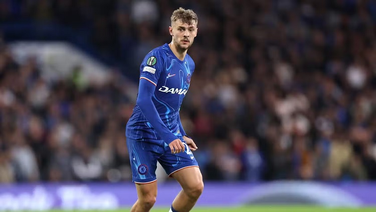 Gelandang Chelsea, Kiernan Dewsbury-Hall yang dijual ke Everton pada musim panas 2025. (Sumber: onefootball.com)