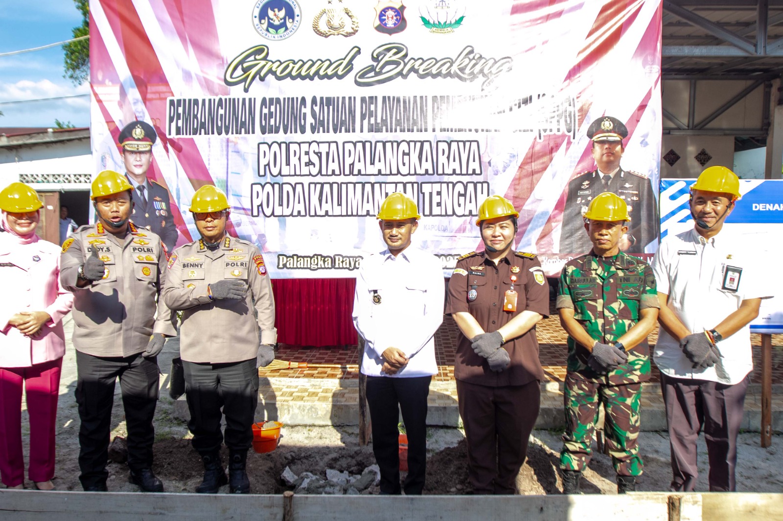 Wali Kota Palangka Raya Fairid Naparin bersama Kapolresta Palangka Raya Kombes Pol. Dedy Supriyadi dan jajaran Forkopimda menghadiri kegiatan groundbreaking pembangunan SPPG di Jalan Patin.