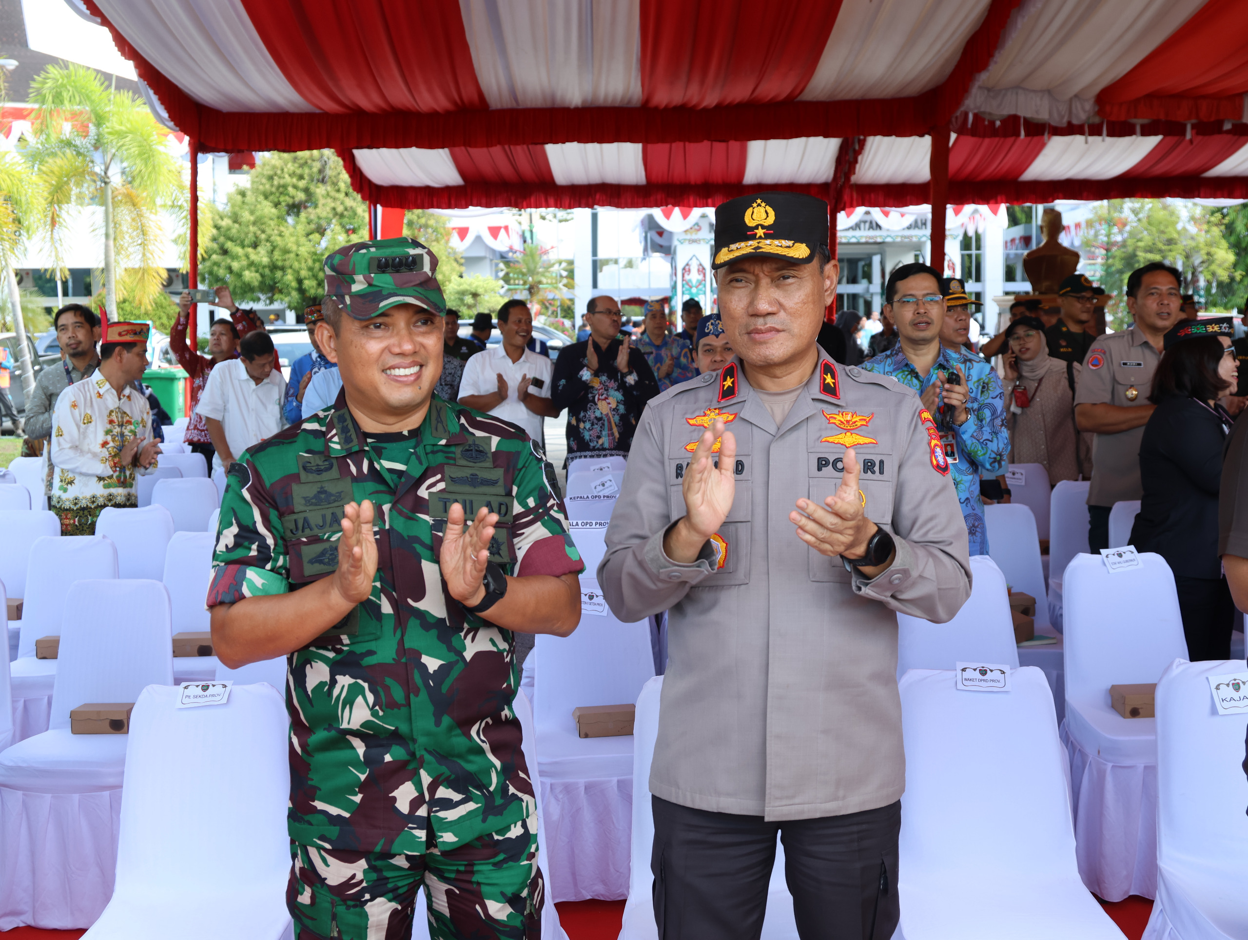 DUKUNG: Wakapolda Kalteng Brigjen Pol Dr. Rakhmad Setyadi menghadiri Apel Kesiapsiagaan Karhutla Provinsi Kalteng Tahun 2025, Kamis (7/8/2025). HUMAS