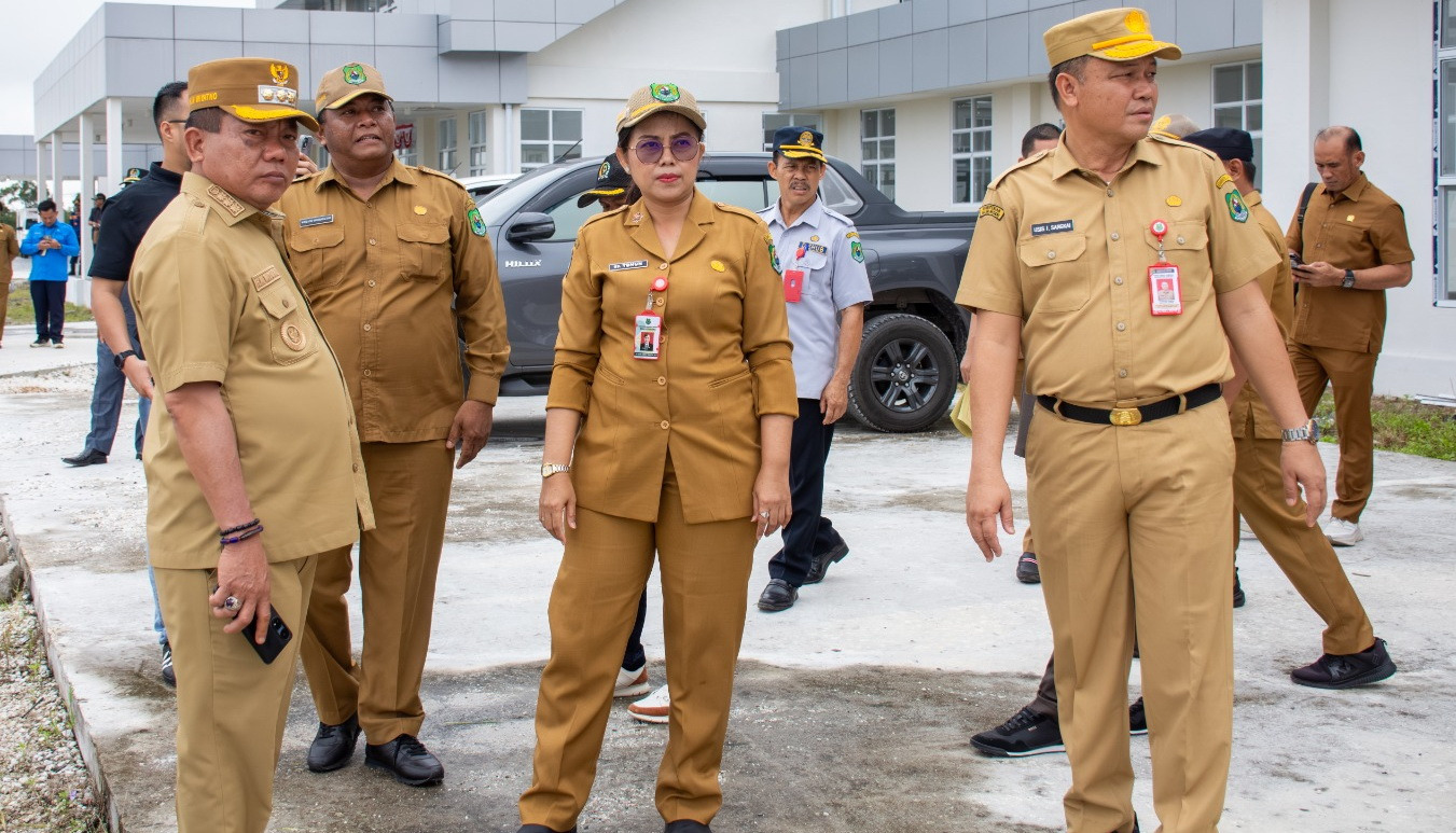 Bupati Kapuas H Muhammad Wiyatno saat melakukan kunjungan kerja ke Kecamatan Kapuas Tengah  &nbsp;