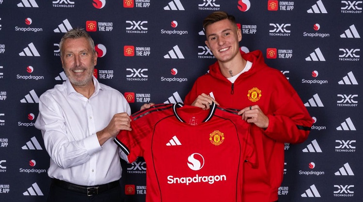 Benjamin Sesko remsi dikontrak Manchester United (Sumber: Instagram @manchesterunited)