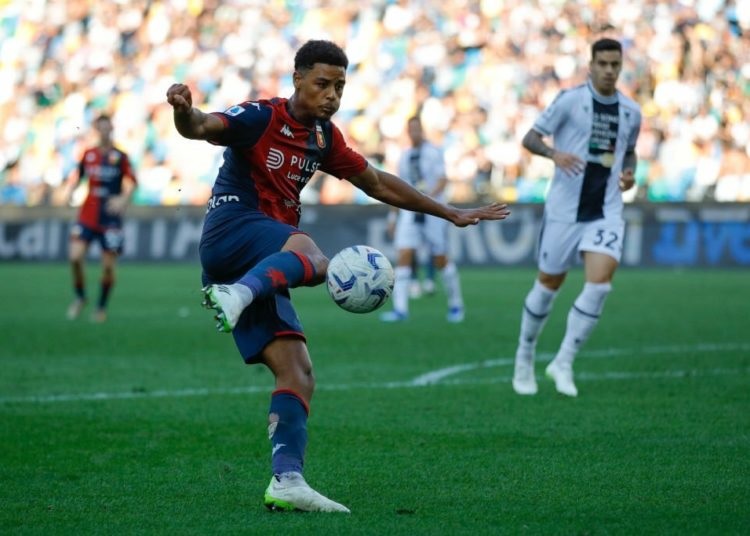 Koni de Winter, pemain bertahan Genoa. (Sumber: Timothy Rogers/Getty Images)