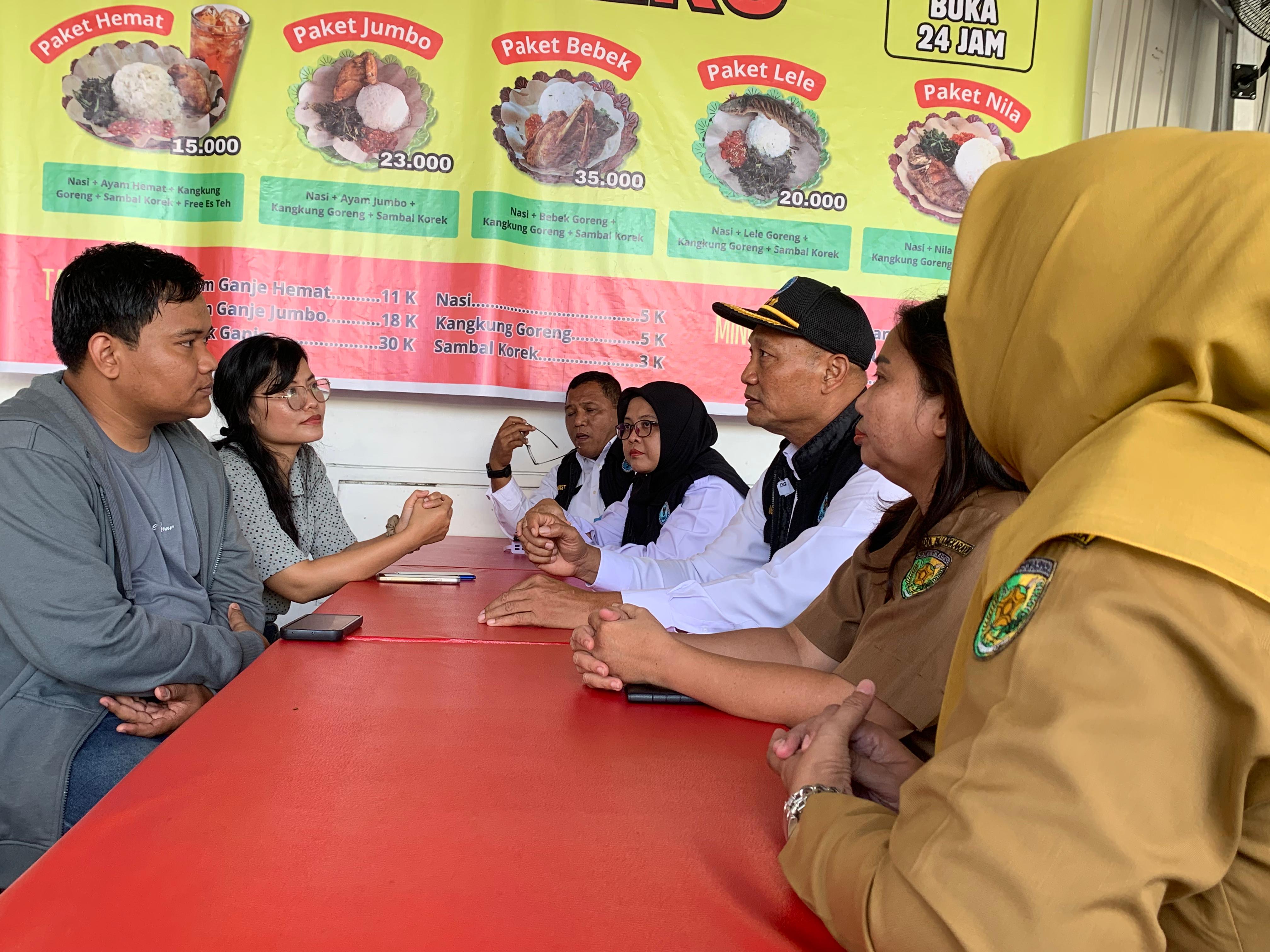 BNN Palangkaraya menegur warung &ldquo;Ayam Bebek Ganja&rdquo; dan memberi tenggat sepekan untuk ganti nama, Senin (11/8/2025).