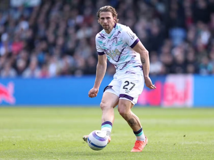 Illia Zabarnyi, bek muda Bournemouth yang akan segera berseragam PSG. (Sumber: onefootball.com)
