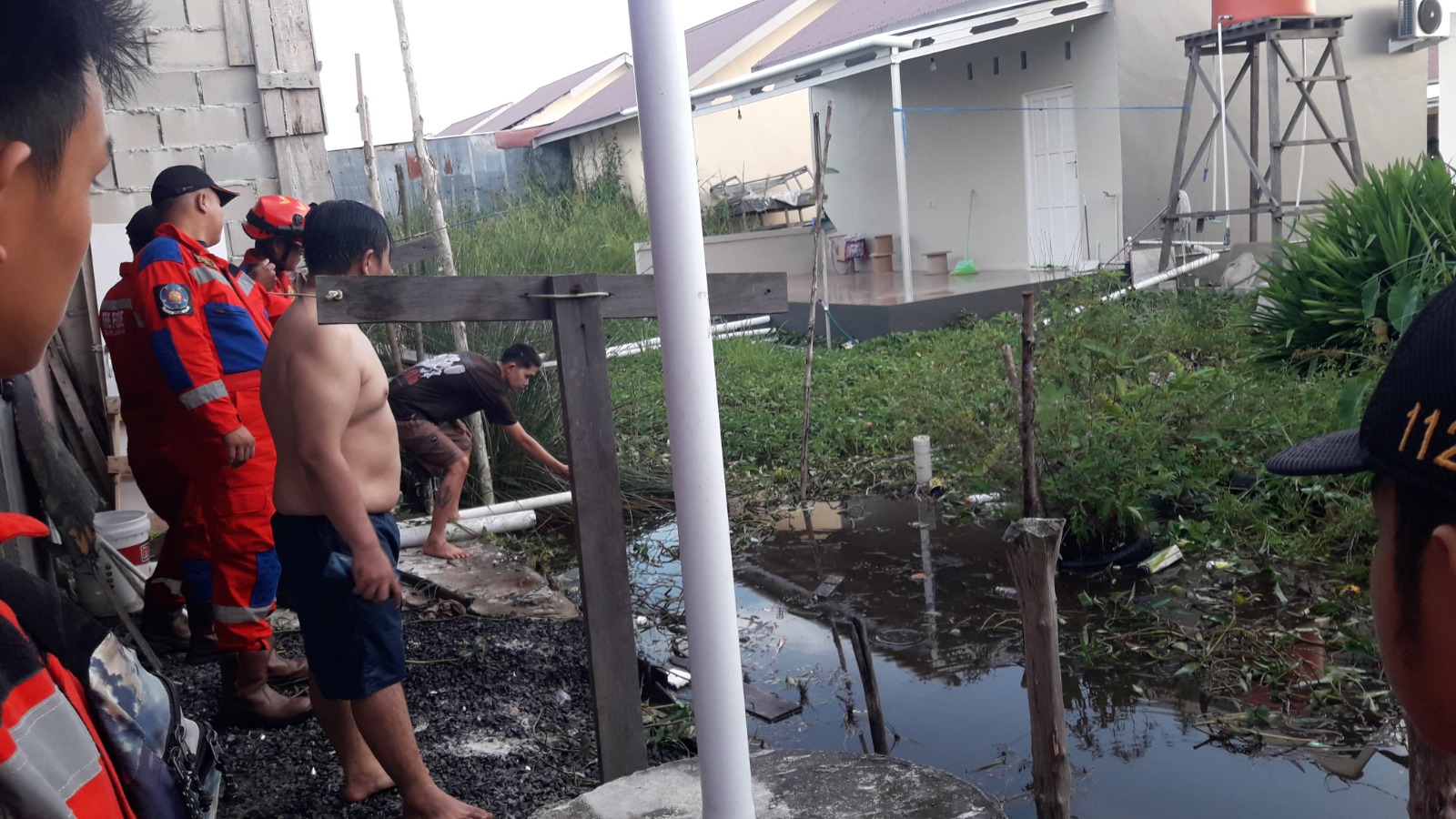 Lokasi bocah tercebur. DAMKAR