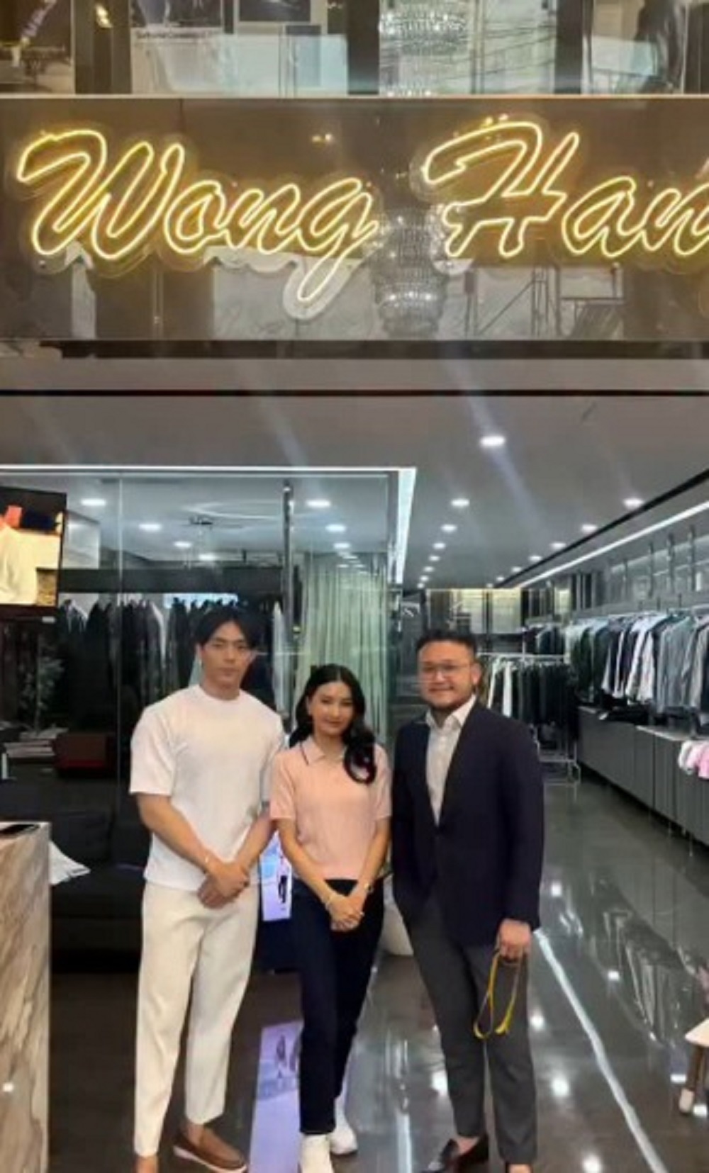 Sarwendah dan Giorgio Antonio Kunjungi Butik Gaun Pengantin Samuel Wongso.