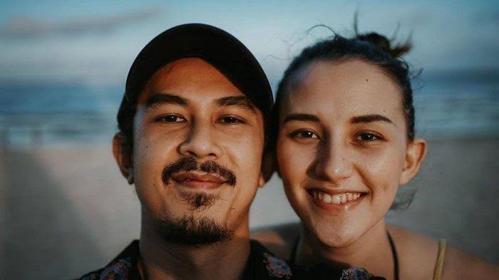 Dahlia Poland dan Fandy Christian.