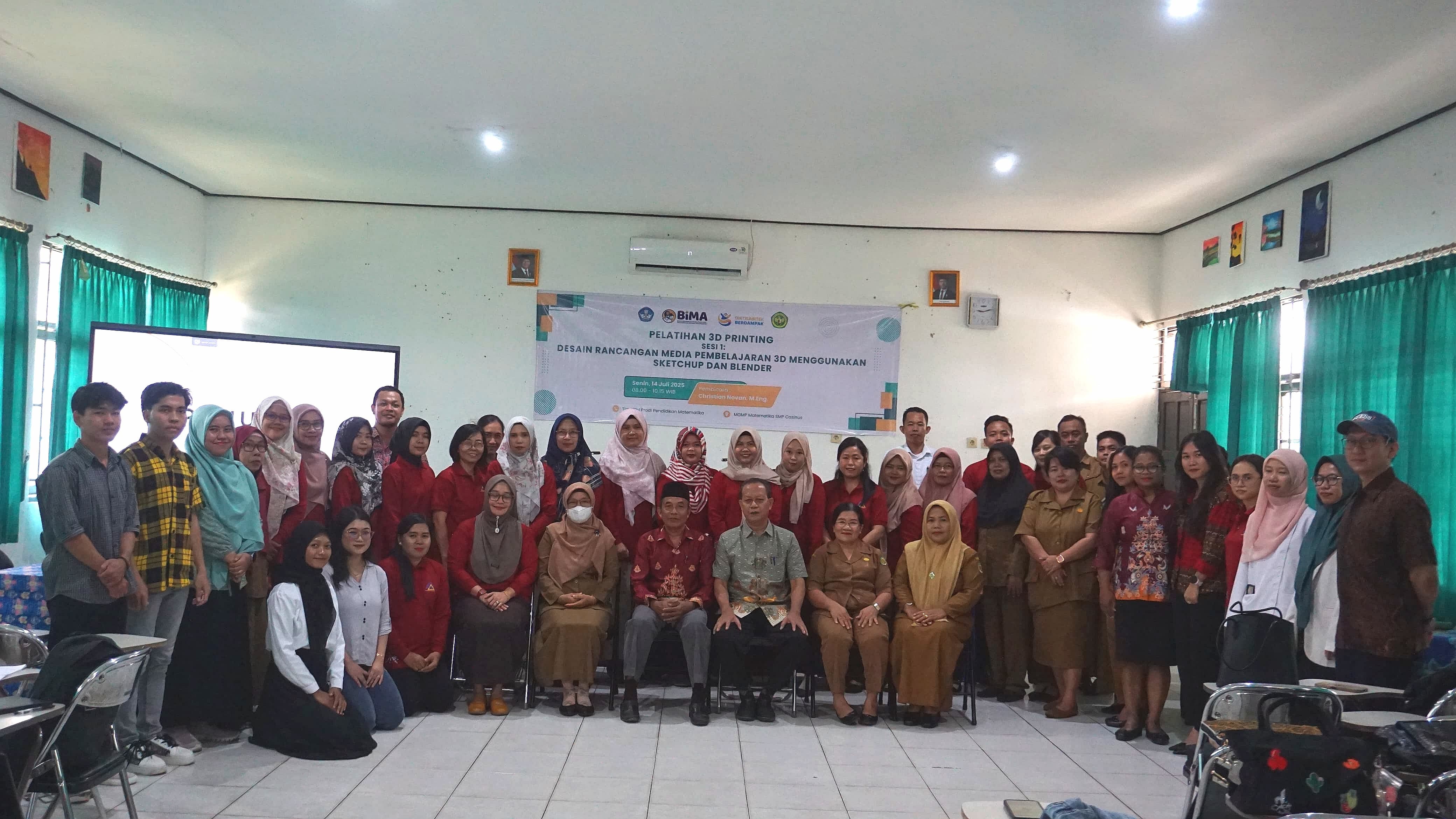 Guru-guru Matematika SMP yang tergabung dalam MGMP Matematika SMP Cosinus bersama Tim Pengabdian Kepada Masyarakat Program Studi Pendidikan Matematika UPR.DOK PRIBADI