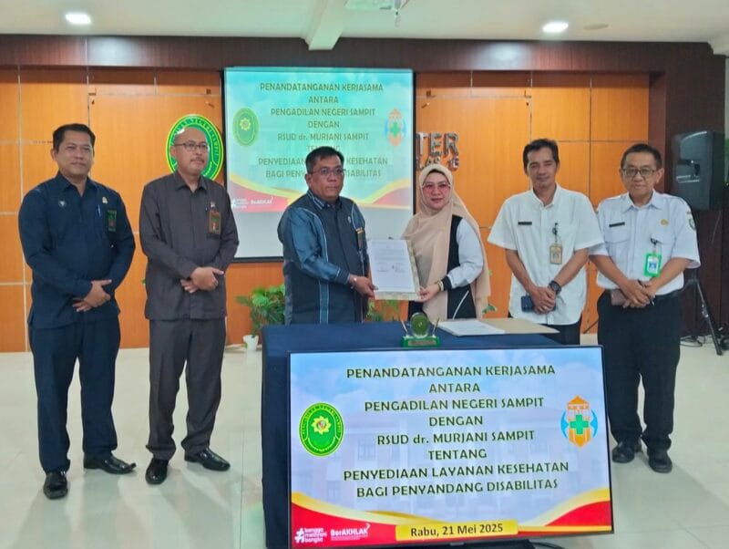 Direktur RSUD dr Murjani Sampit, dr Yulia Noviany saat melaksanakan penandatanganan kerjasama dengan PN Sampit, beberapa waktu lalu.HUMAS