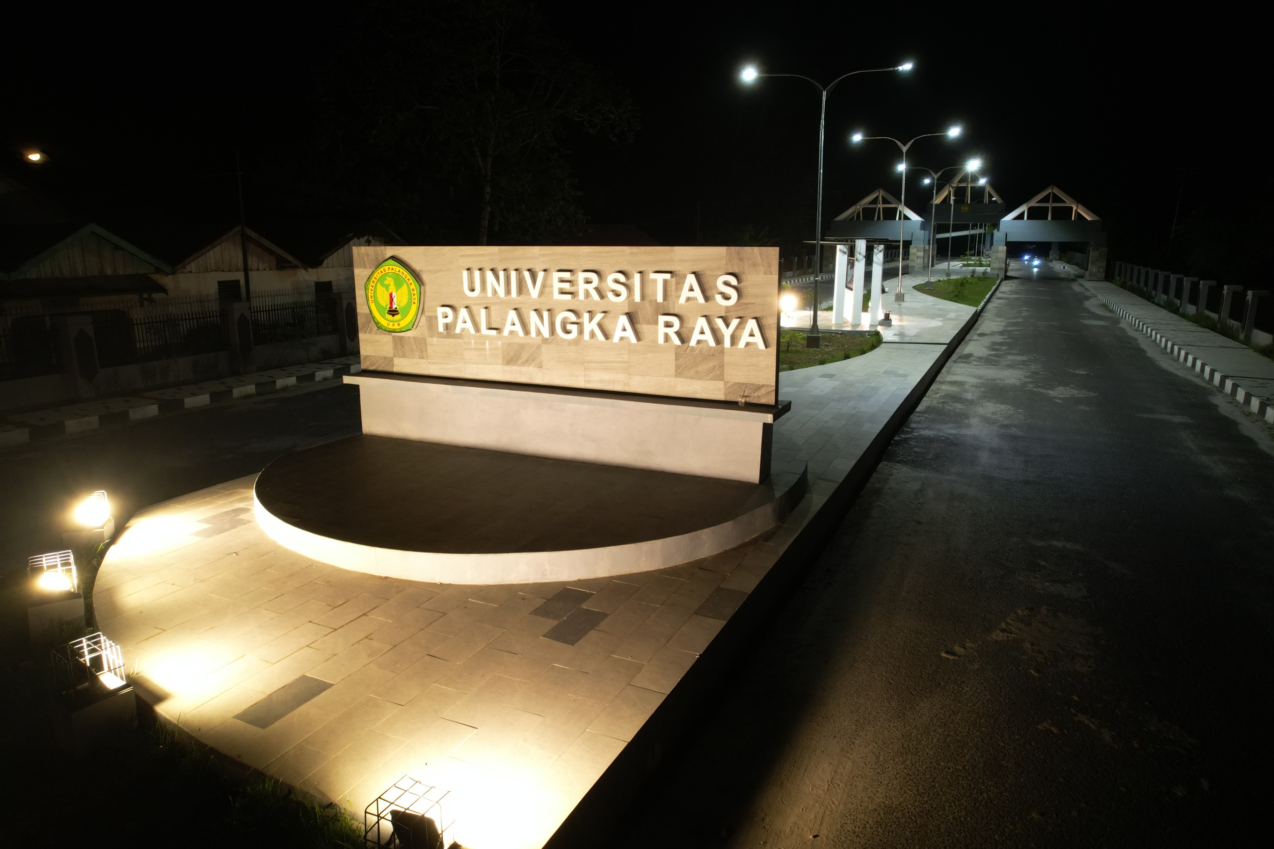 Gerbang utama Universitas Palangka Raya