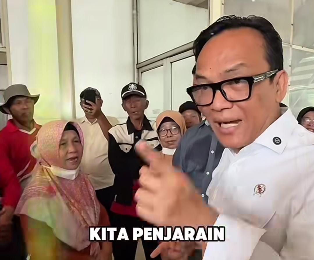 Wamenaker RI Immanuel Ebenezer saat sidak di pabrik odol.