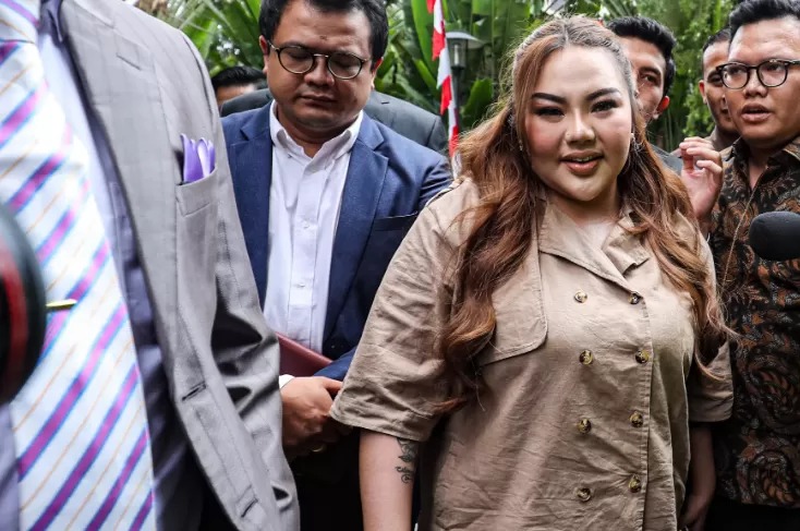 Lisa Mariana saat hadir di KPK.