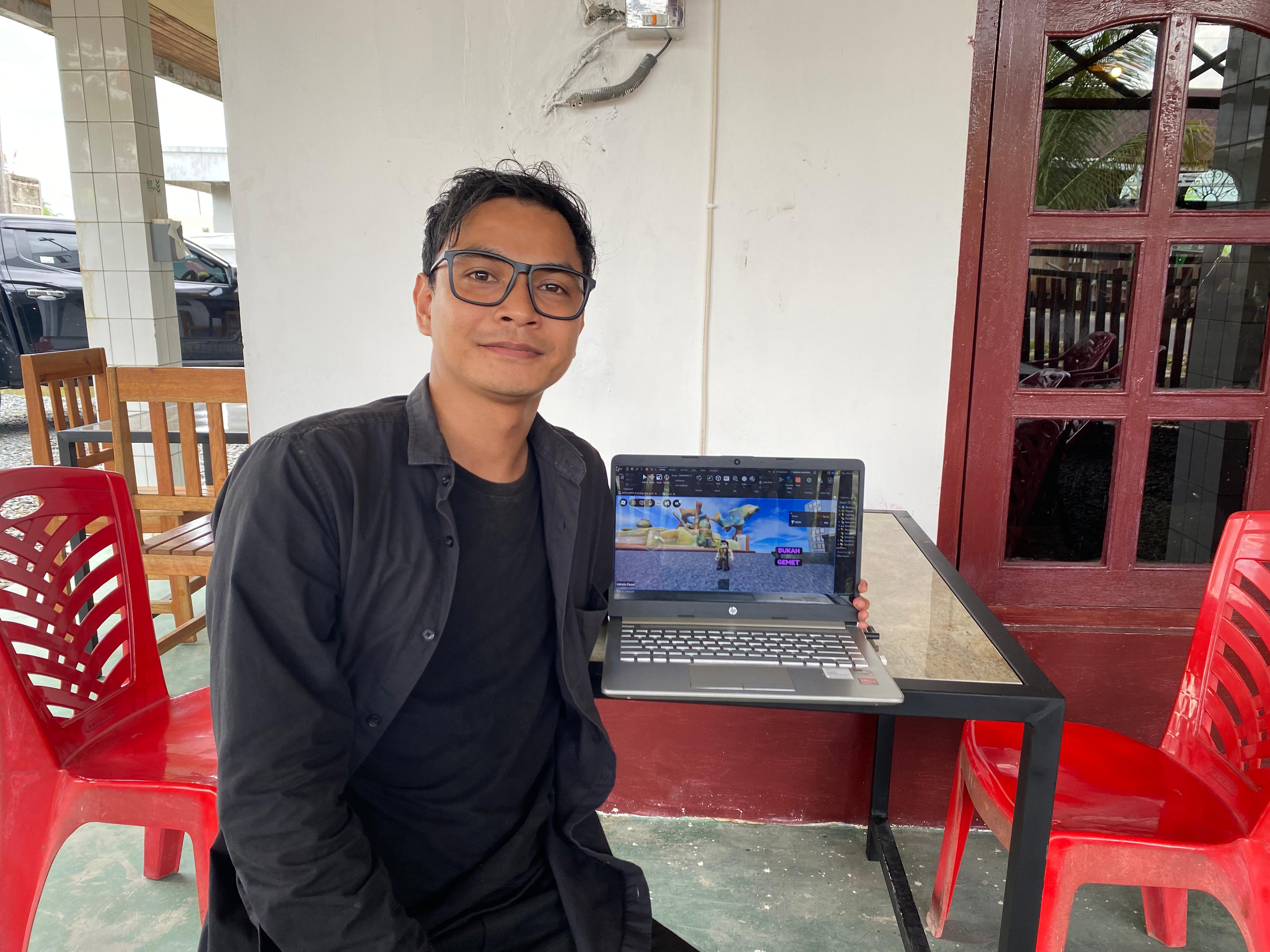 Teguh Putra Pamungkas adalah sosok di balik pembuatan Map Kota Sampit di Roblox