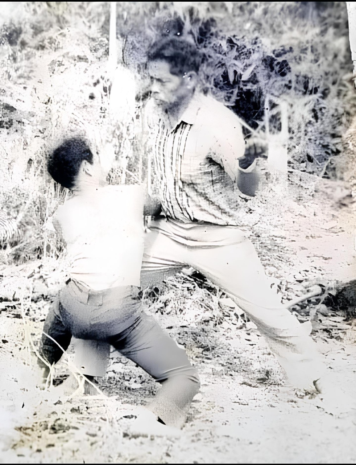 Alm Salamat Kambe saat mengajari seni bela diri Kuntau Bangkuy Salamat. DOK PRIBADI