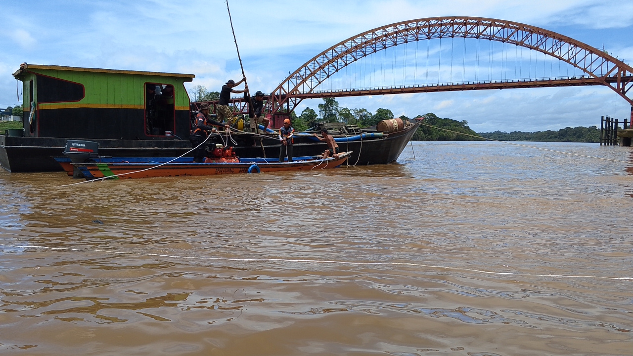Pencarian 2 bocah tenggelam di Sungai Barito, Murung Raya.IRPAN JURAYZ/KALTENG POS