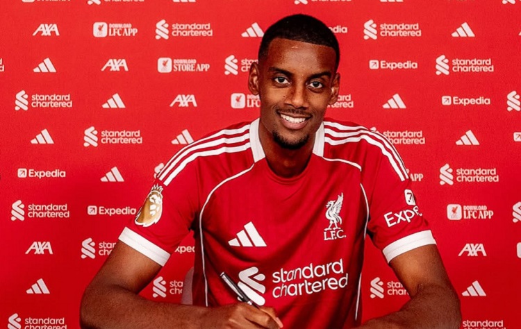 Alexander Isak menandatangani kontrak dengan Liverpool. (Sumber: Instagram @liverpoolfc)