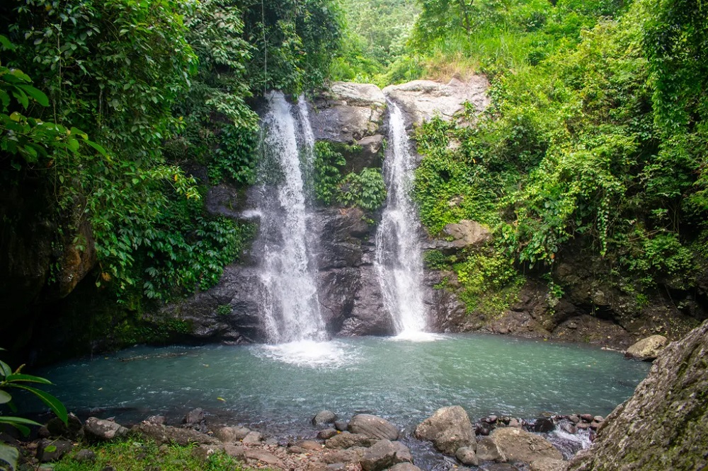 Air Terjun Juwuk Manis di Dusun Juwuk Manis, Desa Manggissari, Kecamatan Pekutatan, Kabupaten Jembrana, Bali.