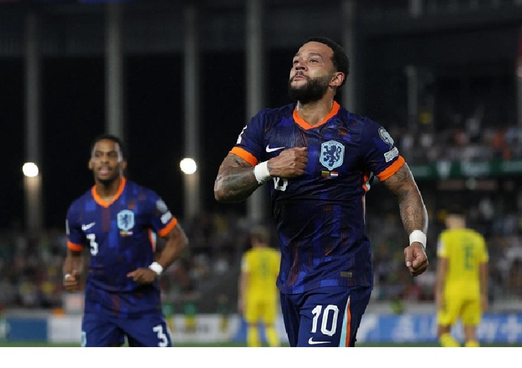Selebrasi Memphis Depay usai mencetak gol untuk Timnas Belanda saat melawan Lithuania. (Sumber: REUTERS)