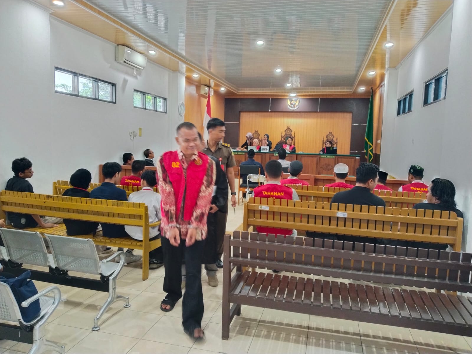 Triwiradi Nusan alias Tri saat menjalani sidang. AGUS JAYA/KALTENG POS