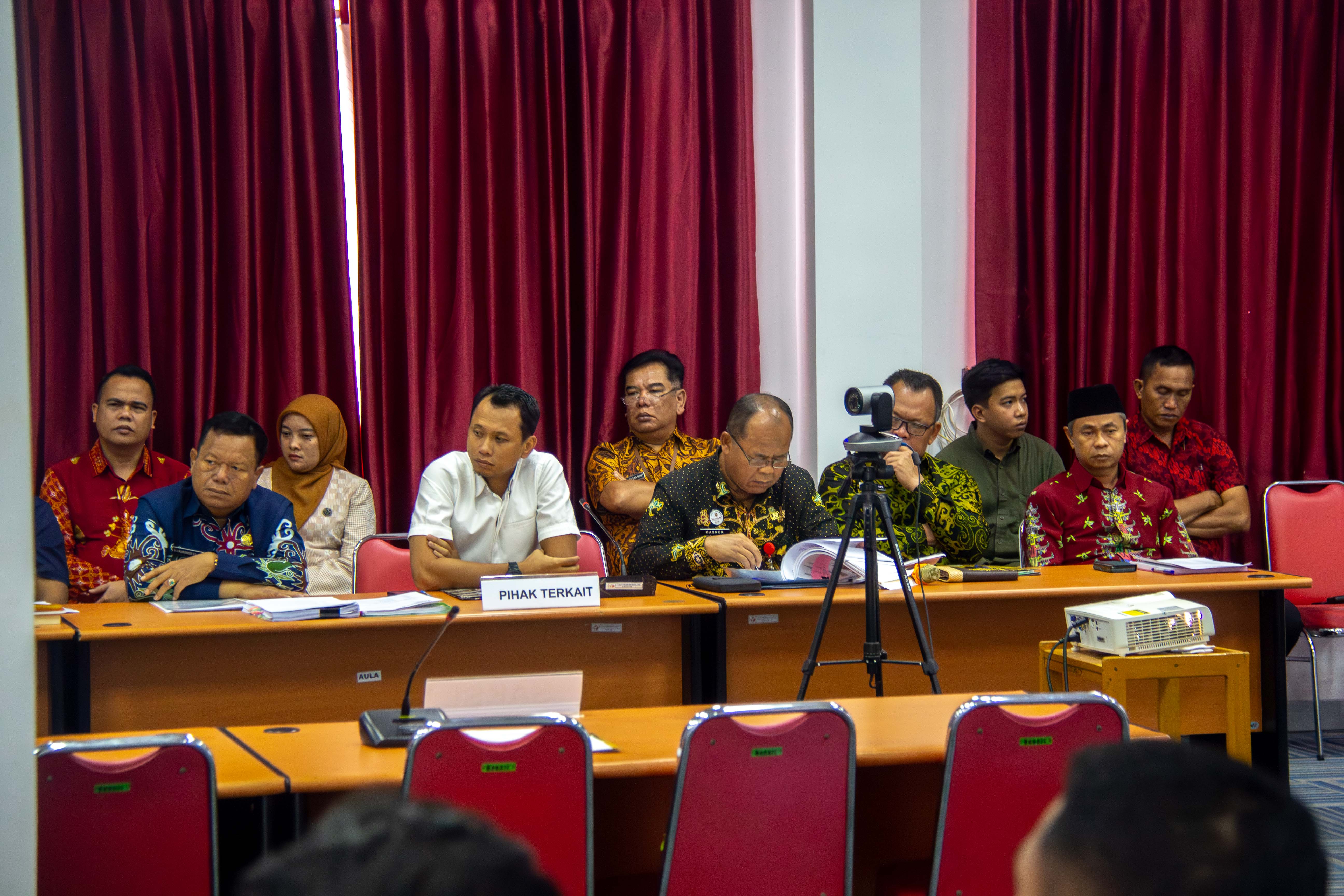 Sdang pemeriksaan perkara nomor 166-PKE-DKPP/VI/2025 di Kantor Bawaslu Kalteng, Jumat (12/9/2025).
