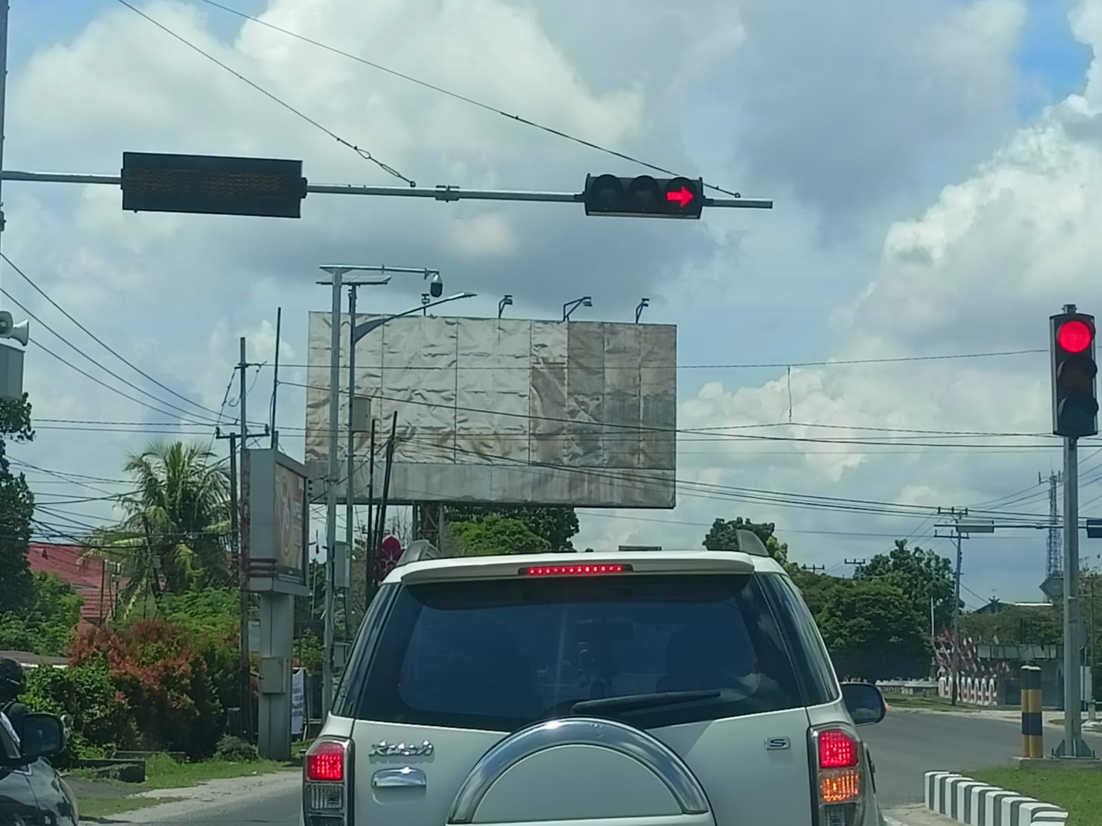 Reklame di tengah Kota Palangka Raya.AGUS PRAMONO/KALTENG POS
