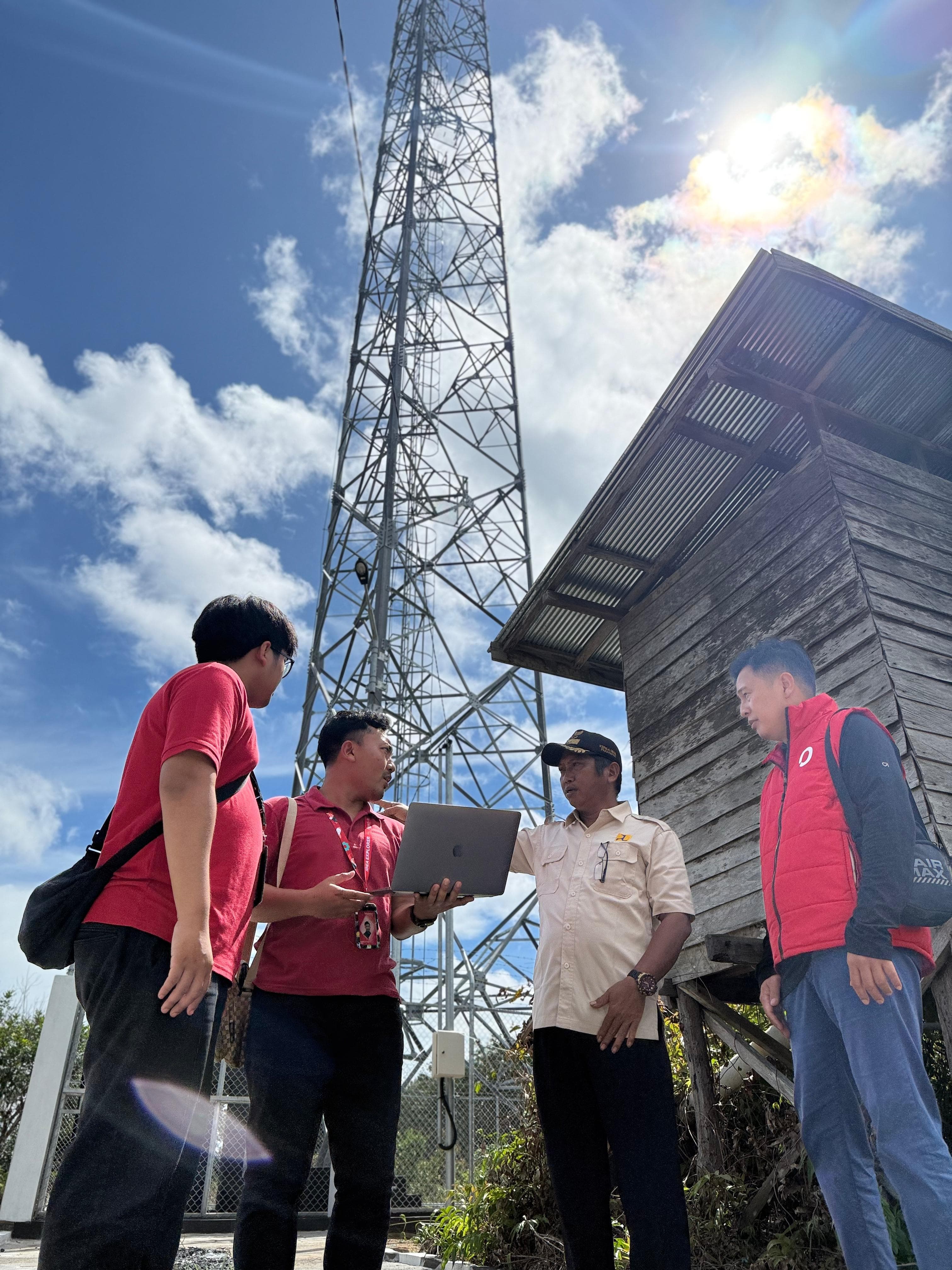 Telkomsel terus memperluas cakupan jaringan broadband 4G LTE di Provinsi Kalimantan Tengah, kali ini hadir di Desa Pararapak sebagai operator seluler pertama yang menjangkau wilayah ini.