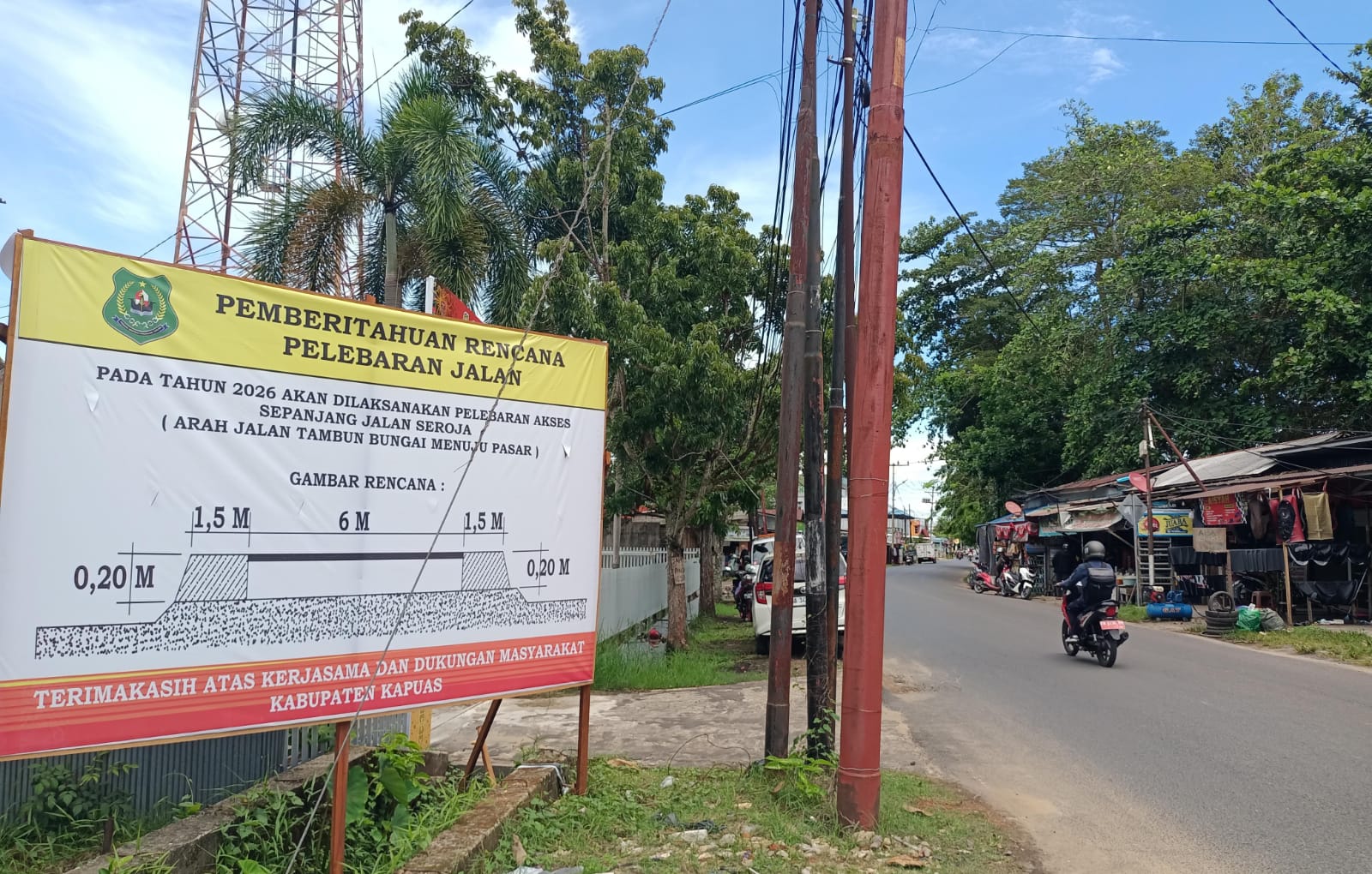 Pemerintah Kabupaten Kapuas pada tahun 2026 akan melakukan pelebaran Jalan Seroja menuju Pasar Jalan Anggrek.ART/KALTENG POS