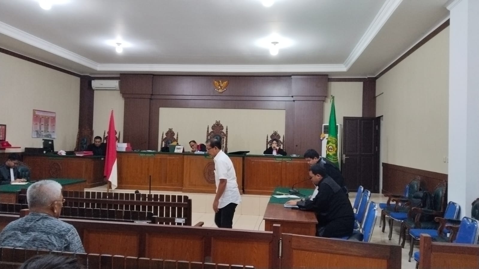 Mantan Kepala BPBD Kapuas Panahatan Sinaga saat menjalani sidang.AGUS JAYA/KALTENG POS