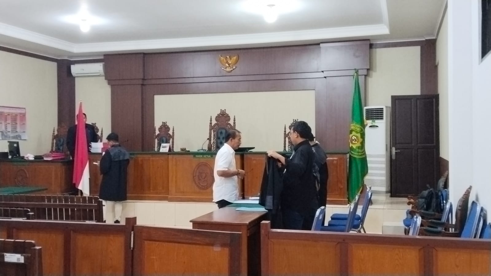 Mantan Kepala BPBD Kapuas Panahatan Sinaga saat menjalani sidang.AGUS JAYA/KALTENG POS