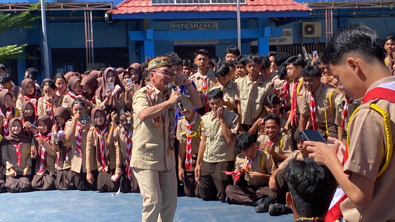 Gubernur Agustiar sambangi SMAN 1 Sampit, Jumat (19/9/2025).MIFTAH/KALTENG POS