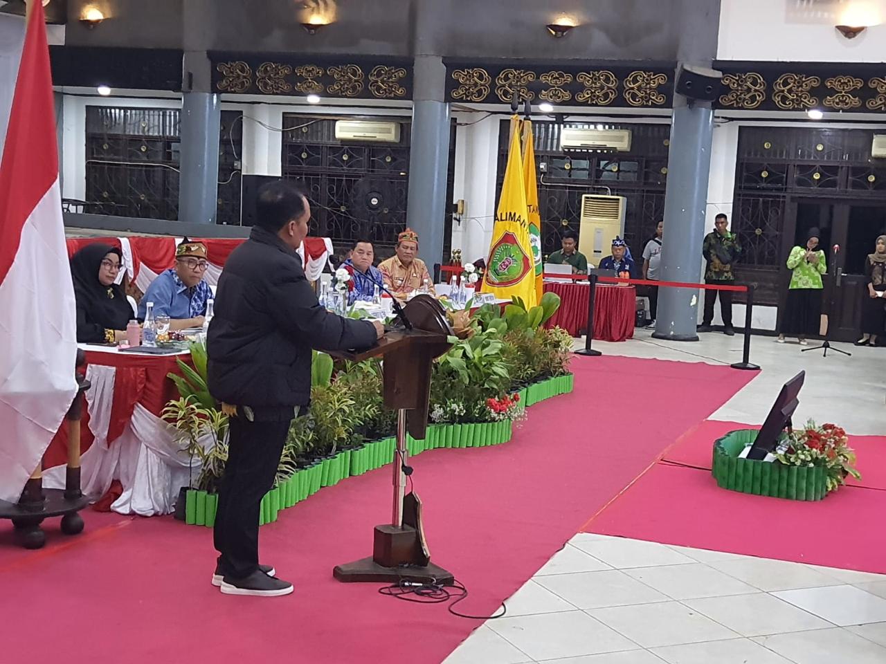 Gubernur Kalteng Agustiar Sabran kecewa banyak direktur perusahaan tak hadir.MIFTAH/KALTENG POS