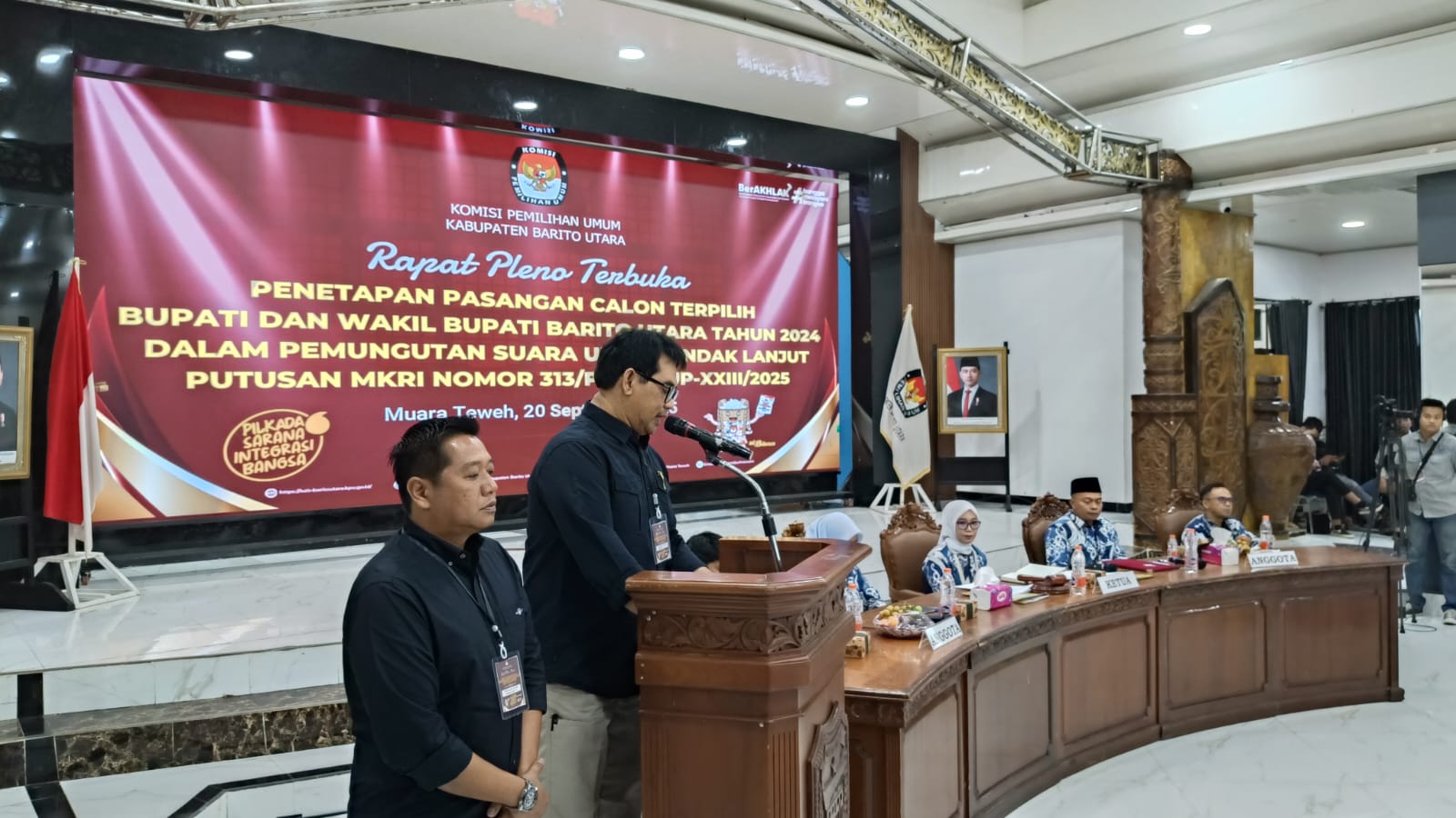 Pasangan H Shalahuddin dan Felix S. Tingan (SIF) saat menyampaikan pidato perdana.HER/KALTENG POS&nbsp;