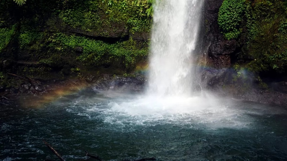 Wisata alam di Jawa Barat.