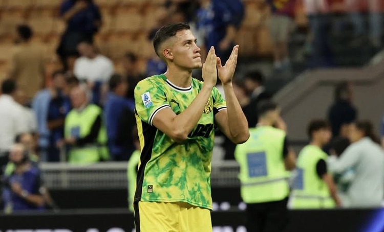 Penampilan apik Jay Idzes di barisan pertahanan Sassuolo menuai banyak pujian dari media olahraga Italia. (Sumber: Instagram @jayidzes)