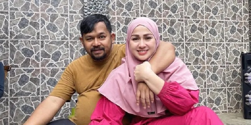 Komedian Bedu bersama Irma.