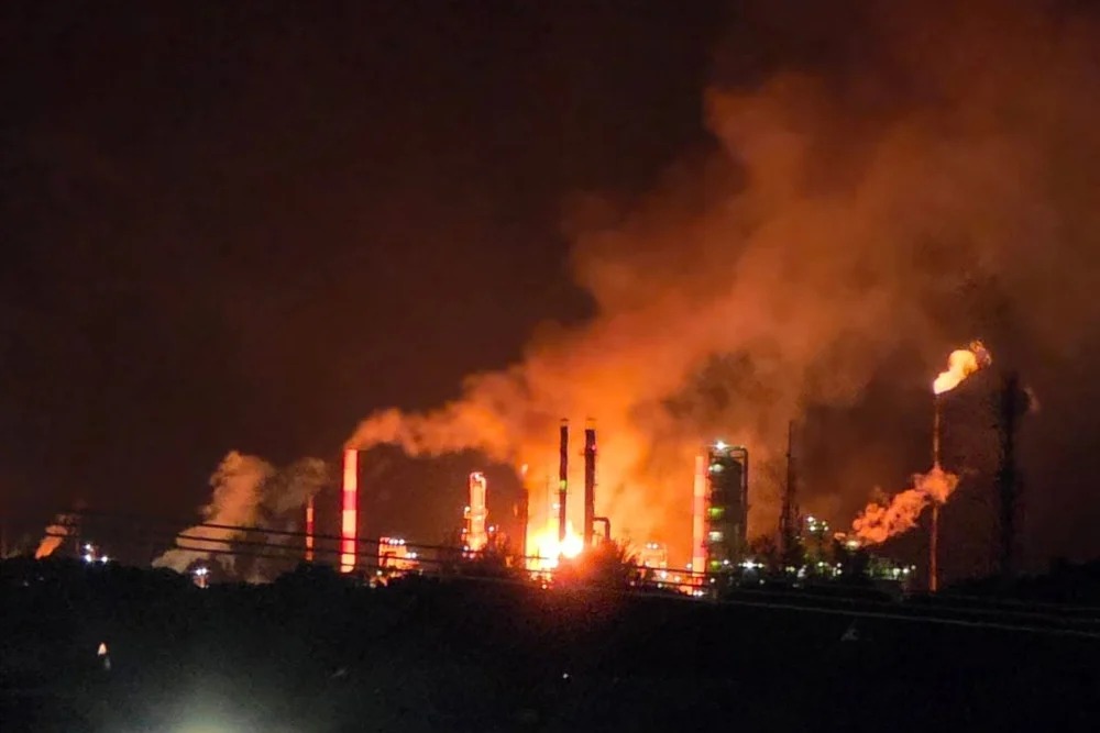 Kilang Pertamina Refinery Unit (RU) II Dumai kembali terbakar, Rabu malam (1/10/2025) pukul 21.15 WIB.