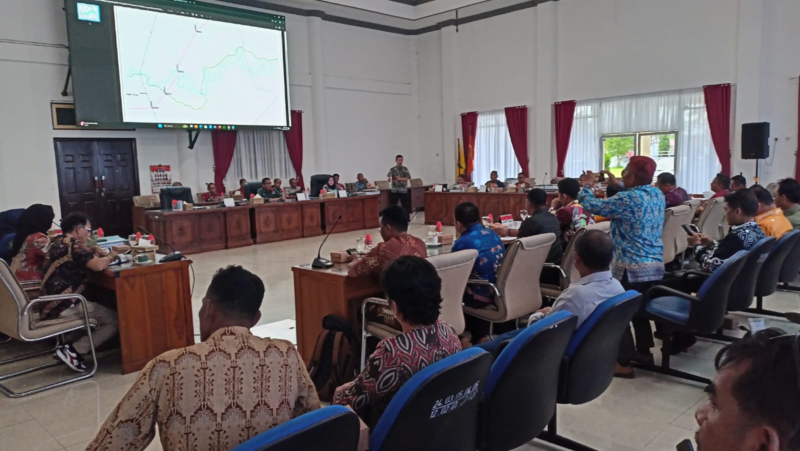 Pj Sekda Barsel turut menghadiri RDP terkait perusahaan yang beroperasi di Kabupaten Barsel. DENAR/KALTENG POS