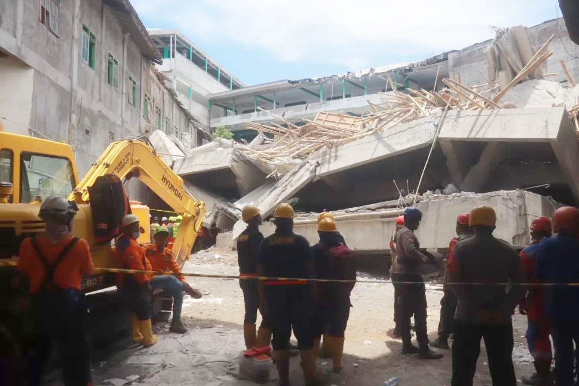 Ponpes Al Khoziny Sidoarjo ambruk pada Senin (29/9/2025).