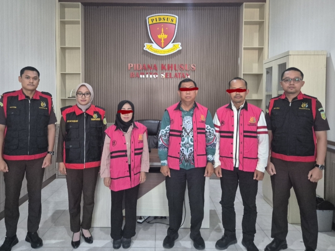 Tiga tersangka dugaan korupsi KONI Barsel ditahan.