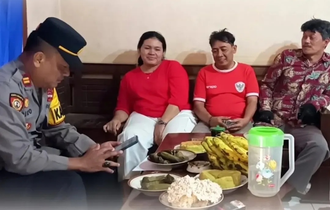 Pihak kepolisian mendatangi rumah mempelai wanita usai viral pernikahan kakek 74 tahun dengan perempuan 24 tahun di Pacitan.