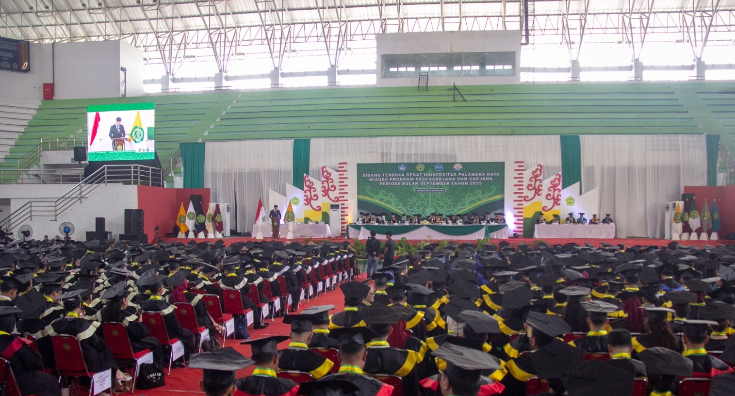 UPR meluluskan wisudawan dan wisudawati Program Sarjana dan Pascasarjana.ARIEF PRATHAMA/KALTENG POS